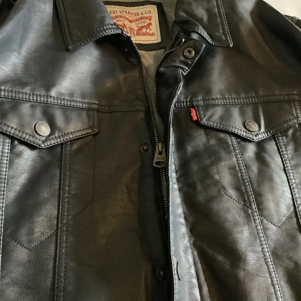 Levis Mens Faux Leather Trucker Jacket Black Full Zip XXL Extra Large Regular